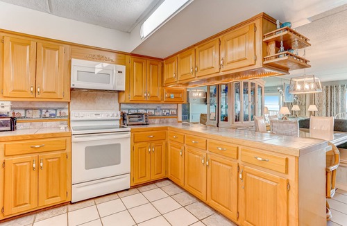 Fernandina Beach Condo | Oceanfront 2br/2b with private fishing pier, pool, tennis & pickleball courts
