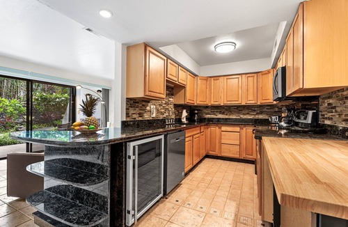 Kailua-Kona Condo | Oceanfront Complex - Updated Ground-floor Condo w/AC & 2 Pools - Vrkcv