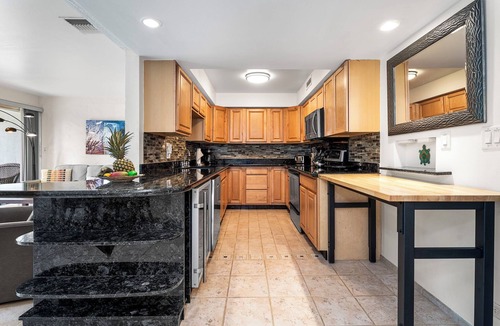 Kailua-Kona Condo | Oceanfront Complex - Updated Ground-floor Condo w/AC & 2 Pools - Vrkcv