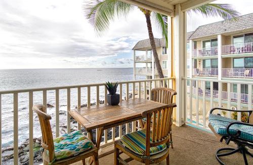 Kailua-Kona House | Oceanfront Condo to Enjoy Sea Breeze and Sunset on Lanai which hangs over the ocean! - Hale Kona Kai 305