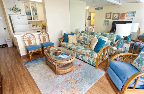 Kailua-Kona House | Oceanfront Condo to Enjoy Sea Breeze and Sunset on Lanai which hangs over the ocean! - Hale Kona Kai 305