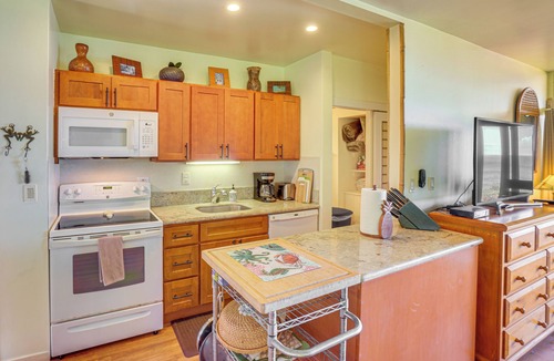 Maunaloa Condo | Oceanfront Condo w/Pool Access on Molokai!