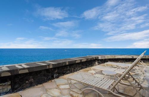 Kailua-Kona House | Oceanfront Condo & Walking Distance to Beach and Town- Hale Kona Kai 207 by Casago Kona