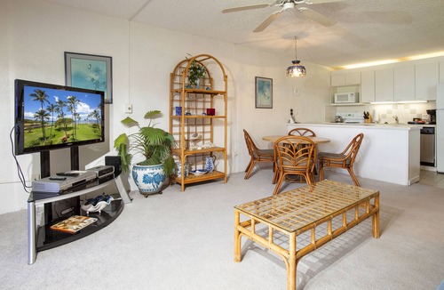 Kihei Condo | Oceanfront Corner Condo | Panoramic Views + Pool | Peaceful Kihei Escape w/AC
