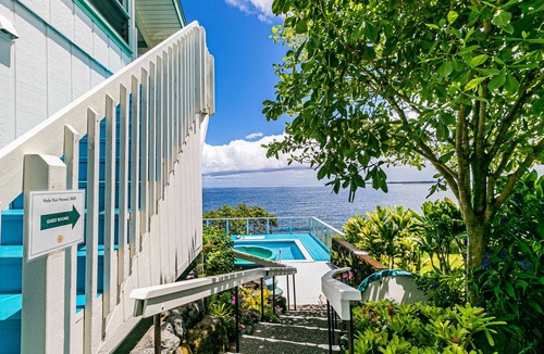Kapoho House | Oceanfront in Hilo Hale Kai Suites Heritage Room - Queen Bed, Private Bath