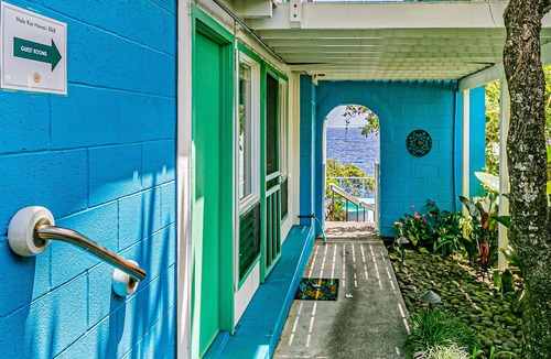 Kapoho House | Oceanfront in Hilo Hale Kai Suites- Pele Suite - King Bed, Living Room, Bath