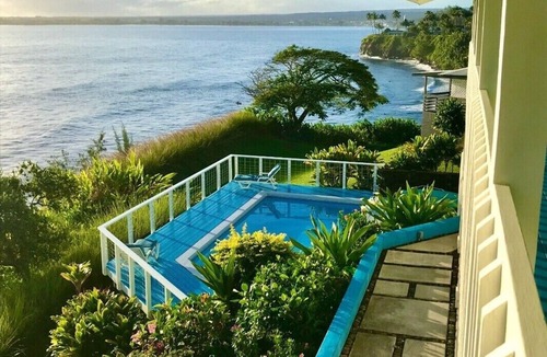 Kapoho House | Oceanfront in Hilo Hale Kai Suites- Pele Suite - King Bed, Living Room, Bath