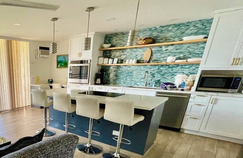 Kihei Condo | Oceanfront, Million-Dollar-View, Newly renovated! B421