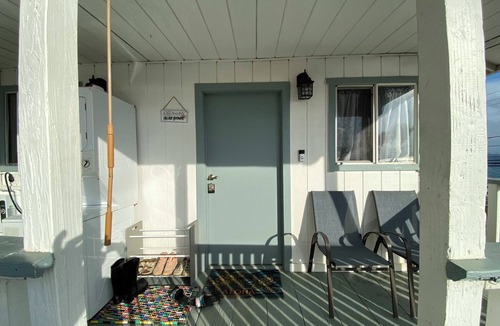 Nanakuli House | Oceanview 1-bedroom house with WiFi and AC in Waianae Foot Hills for long stays.