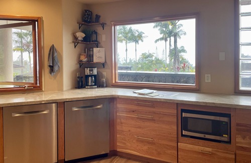 Captain Cook House | Oceanview, private pool, 5 acres of avocados! Gorgeous coffee district jewel!