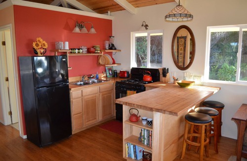 Naalehu Cottage | Off the Beaten Track On the Island of Hawai`i!