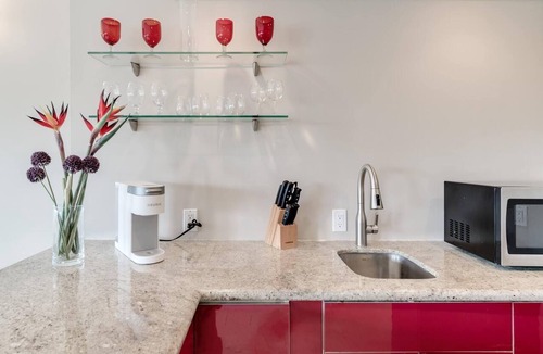 Palm Beach Condo | OfferPool/StepsToBeach/DIneCoastalSTUDIOLoft