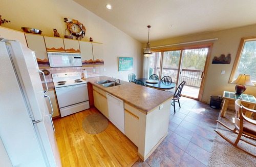 Mountain House Condo | On River Trail! End Unit Near Hot Tubs. Walk to Festivals, Dining, Shops