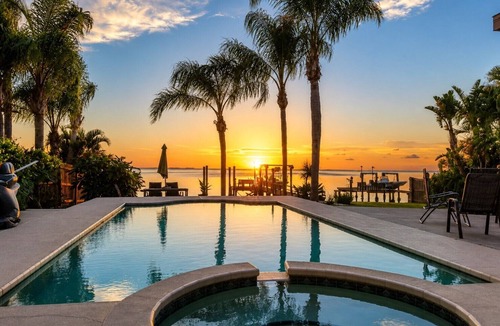 Crystal Beach House | On the Gulf! Luxury 4/3 with 2 Master Bedrooms, Pool and Spa and dock!