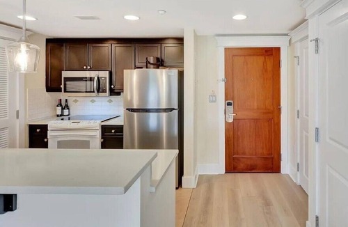 Miramar Beach Condo | Opulent Couples Retreat In Sandestin's Baytowne wharf