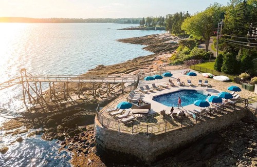 Boothbay Harbor Condo | Osprey Cottage | Oceanfront + Full Kitchen