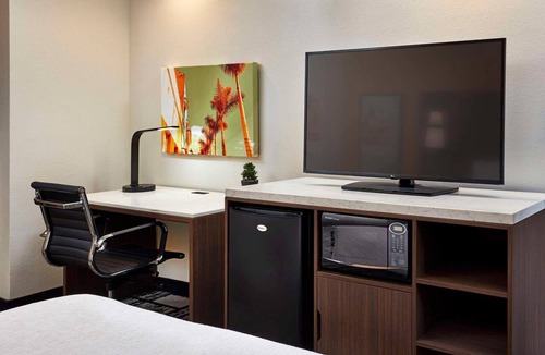 Orange Hotel | Outdoor Pool | Breakfast Included | Make Every Day an Orange County Adventure
