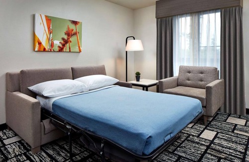 Orange Hotel | Outdoor Pool | Breakfast Included | Make Every Day an Orange County Adventure