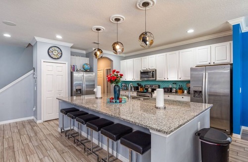 Loughman Villa | Palatial FOURTEEN-Bedroom in Solterra, 15 min to Disney!