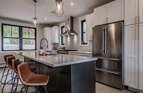 Sunday River Area Ski Chalet | Panoramic mountain view/Hot Tub/Shuffleboard/Theater room Sunday River