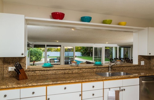 Portlock House | PARADISE PROMISED! Spacious 6 bedroom home. Minimum Stay
