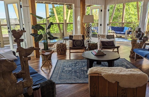 Barton Hills House | Park Views-Costa Rican BREEZY-EPIC POOL-EVERYTHING Outdoor ADVENTURE & WALKABLE