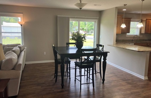 Hamilton House | Peaceful 3 bedroom handicapped accessible house with AC in charming Hamilton.