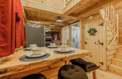 Elizabethton Cabin | Peaceful Luxury in the Smokey Mountains Hot Tub Pet Friendly