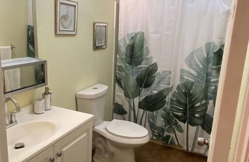 Keaau House | Peaceful Master Bedroom with Own Bath near Hilo