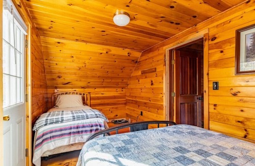 Starks Cabin | Peaceful & Private Cabin | Walking Trails