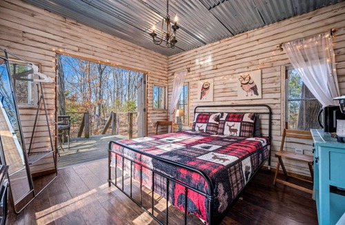 Mount Juliet Cabin | Peaceful Treehouse | Firepit + Grill*Pet Friendly!