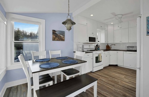 Peconic House | Peconic Sound Beach Cottage | Walk to Sound Access