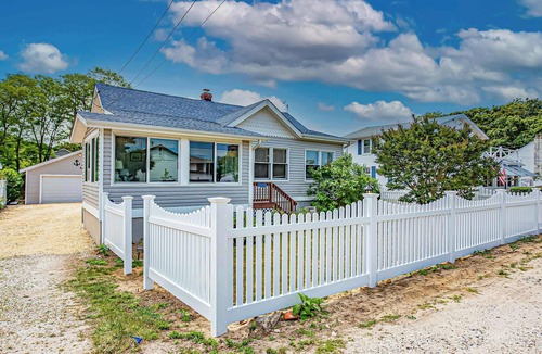 Peconic House | Peconic Sound Beach Cottage | Walk to Sound Access