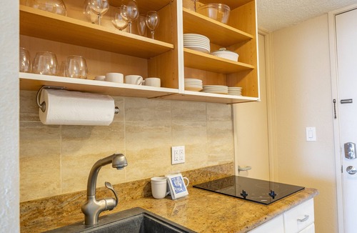 Waikiki Condo | Penthouse Studio in Western Waikiki - convenient location, & stunning views!