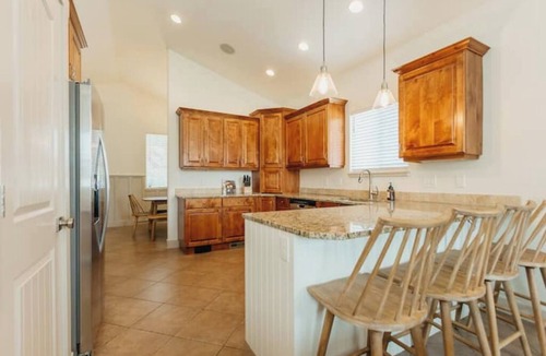 Heber House | Perfect Cottage. Sleeps 11, 5BD, 3BR, Hot Tub Media Room, Large Yard, Fire Pit