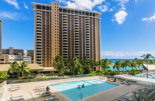 Waikiki Condo | Perfect Location In Waikiki, Near Beach, Shopping, and Dining!
