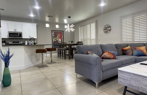 Spring Valley House | Perfect LV Home - Quiet & Gated - 9mins to Strip!