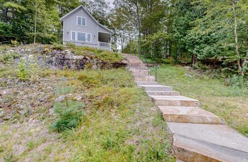 Westport House | Periwinkle Cottage | Sunny cottage in Westport Island overlooking the river