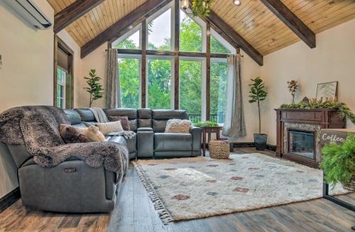 Delta House | Pet-Friendly Delta Cabin w/Private Hot Tub!