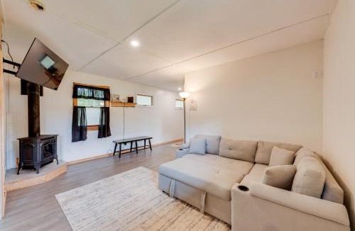Hillsgrove House | Pet-Friendly Deluxe Cabin F w/Grill in Hillsgrove