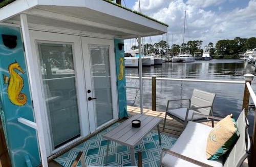 Merritt Island Boat Rental | Pet-Friendly Equipped Boat Rental with Private Rooftop Deck and Views in Florida