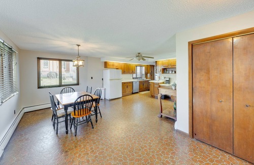 Mount Carroll House | Pet-Friendly Mount Carroll Home w/Fenced-In Yard!