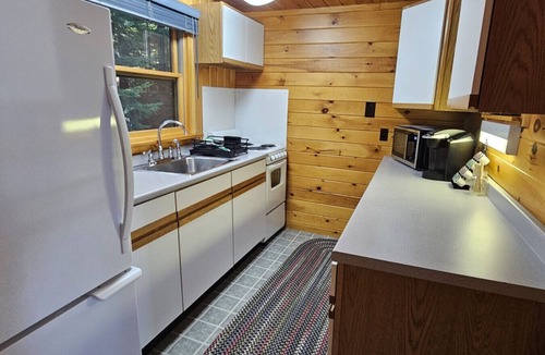 Greenville Cabin | Pine Camp*Seaplane/Boat Dock*Lake/Mountain View*Kayaks
