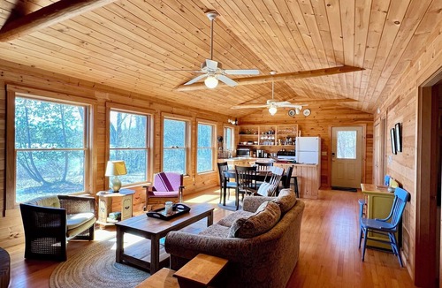 Wayne Cottage | Pocasset Lake Cottage, Screened Porch, Canoes and Kayaks