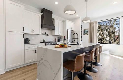 Hurwood Heights House | Poker-themed Nashville house near Geodis Park with rooftop hot tub, sleeps 12