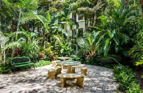 Palm Beach Condo | Pool/StepsToBeach/Dining/PenthouseStudioSuite