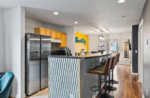Hope Gardens House | Pool Table WALK to Downtown Bars and Farmers Market
