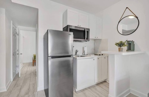 Mango Groves Apartment | Poolside 1BR Retreat w/Kitchen in Lake Worth