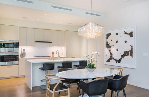 Ala Moana Condo | Posh Oceanview Condo w/Resort Pool & Spa, AC & Spacious Lanai - Park Lane Palm