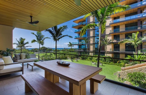 Ala Moana Condo | Posh Oceanview Condo w/Resort Pool & Spa, AC & Spacious Lanai - Park Lane Palm